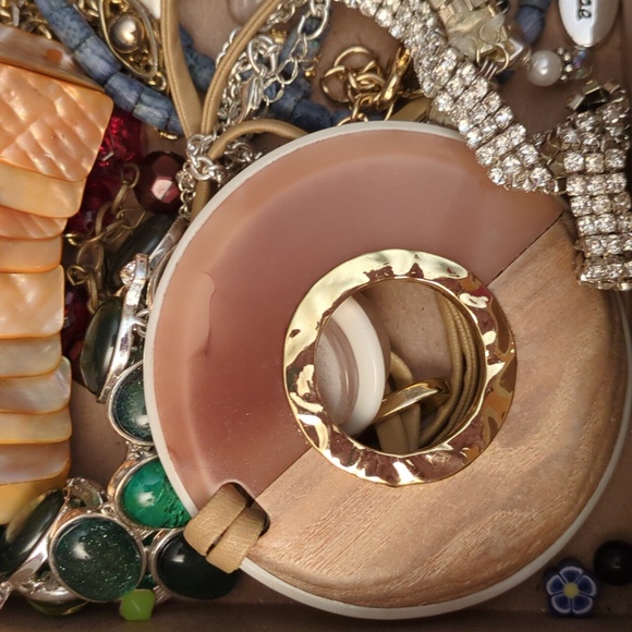 SOLD Bag 6AI - Mixed Wearable Jewelry And Craft Pieces, Many Bracelets 622g - Picture 6 of 9